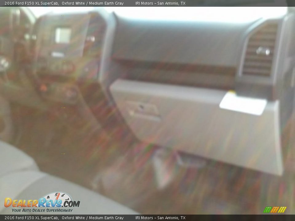 2016 Ford F150 XL SuperCab Oxford White / Medium Earth Gray Photo #19