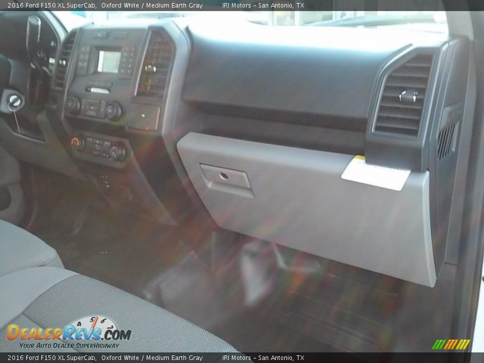 2016 Ford F150 XL SuperCab Oxford White / Medium Earth Gray Photo #20