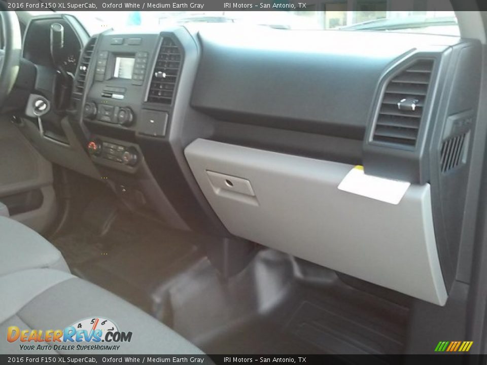 2016 Ford F150 XL SuperCab Oxford White / Medium Earth Gray Photo #21