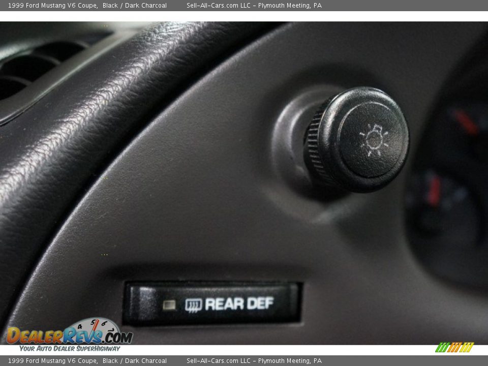 1999 Ford Mustang V6 Coupe Black / Dark Charcoal Photo #28
