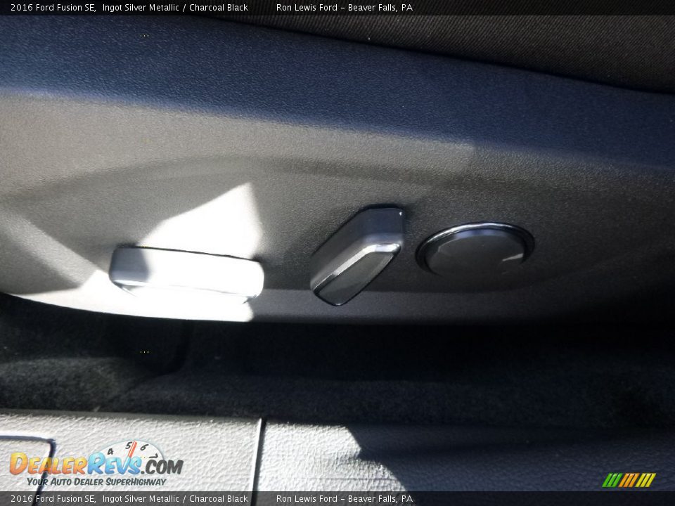 2016 Ford Fusion SE Ingot Silver Metallic / Charcoal Black Photo #16