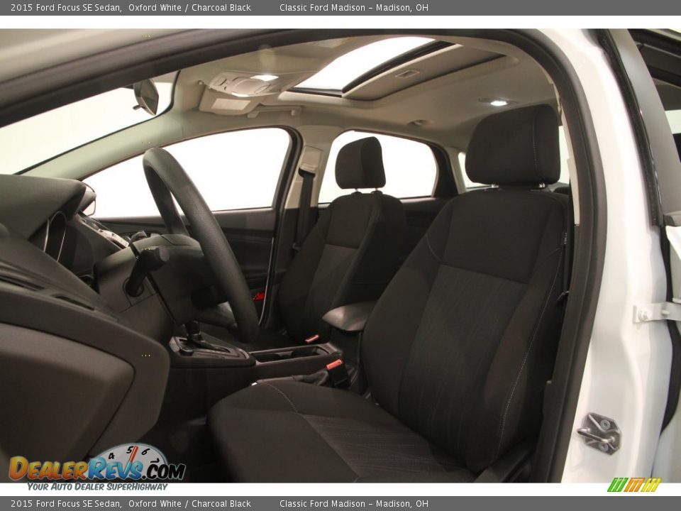 2015 Ford Focus SE Sedan Oxford White / Charcoal Black Photo #6