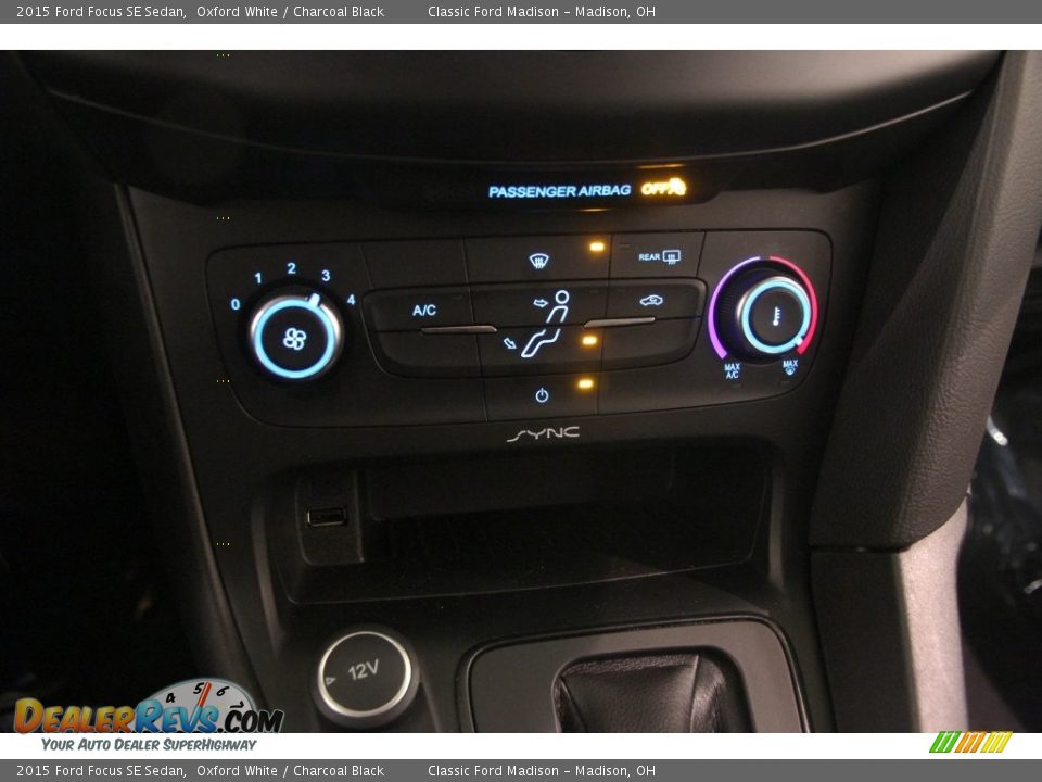 2015 Ford Focus SE Sedan Oxford White / Charcoal Black Photo #12