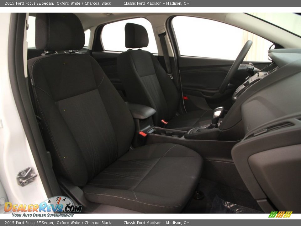 2015 Ford Focus SE Sedan Oxford White / Charcoal Black Photo #14