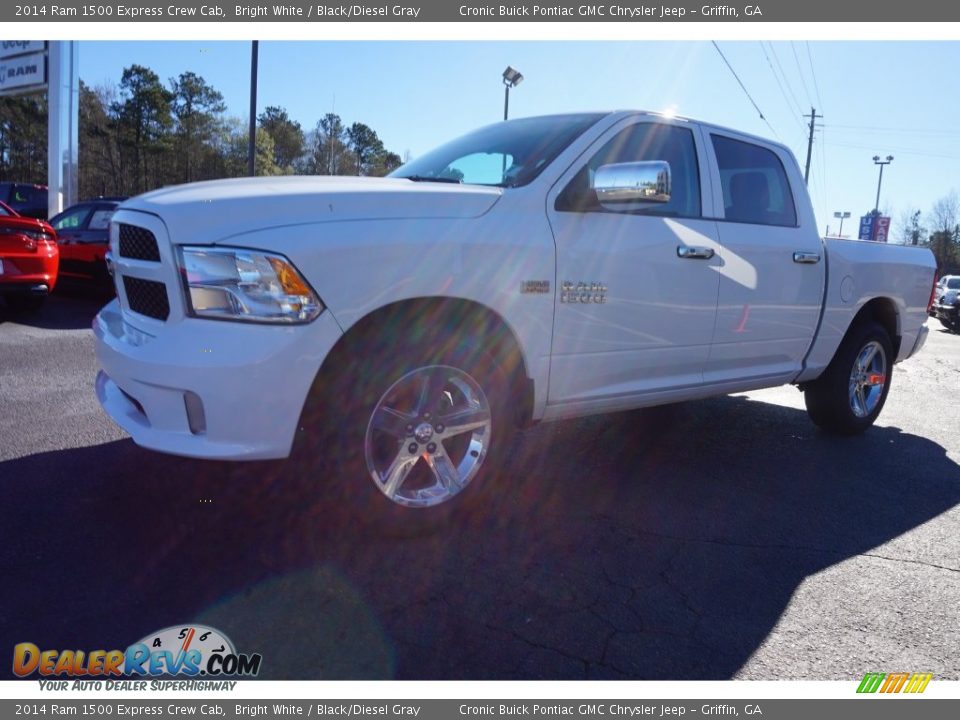 2014 Ram 1500 Express Crew Cab Bright White / Black/Diesel Gray Photo #3