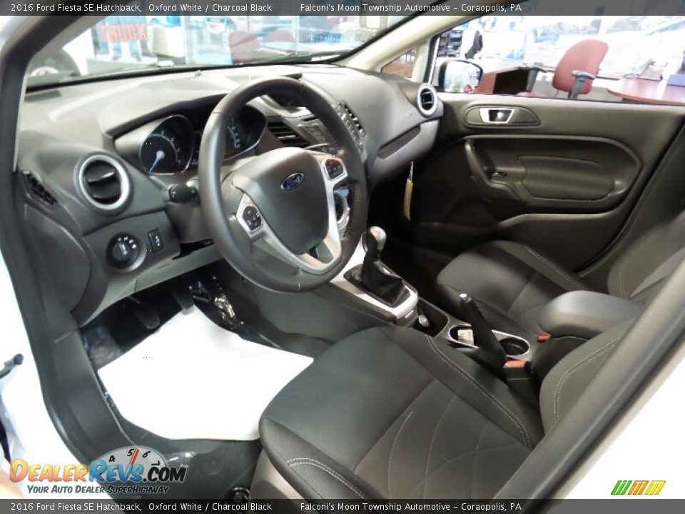 Charcoal Black Interior - 2016 Ford Fiesta SE Hatchback Photo #1