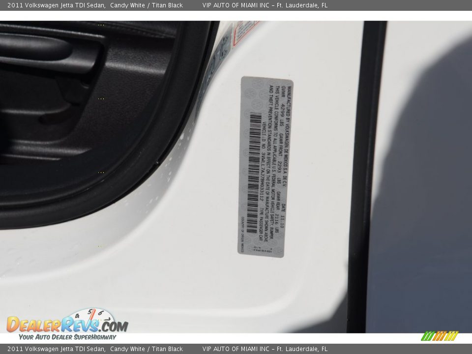 2011 Volkswagen Jetta TDI Sedan Candy White / Titan Black Photo #30