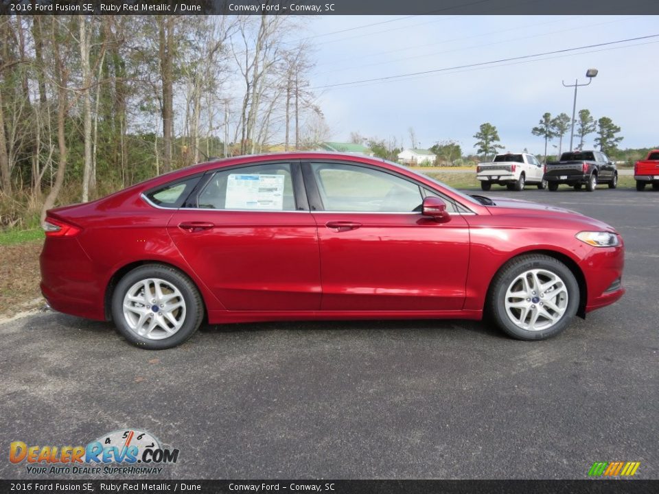 2016 Ford Fusion SE Ruby Red Metallic / Dune Photo #2