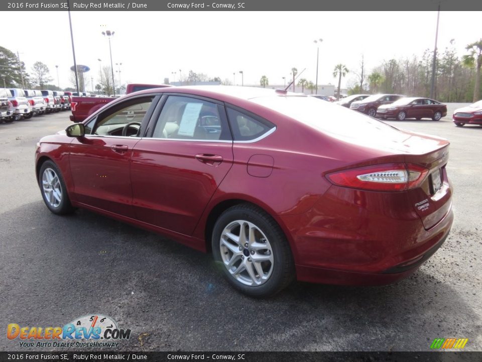 2016 Ford Fusion SE Ruby Red Metallic / Dune Photo #6