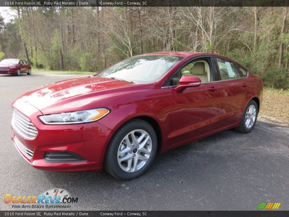 2016 Ford Fusion SE Ruby Red Metallic / Dune Photo #8