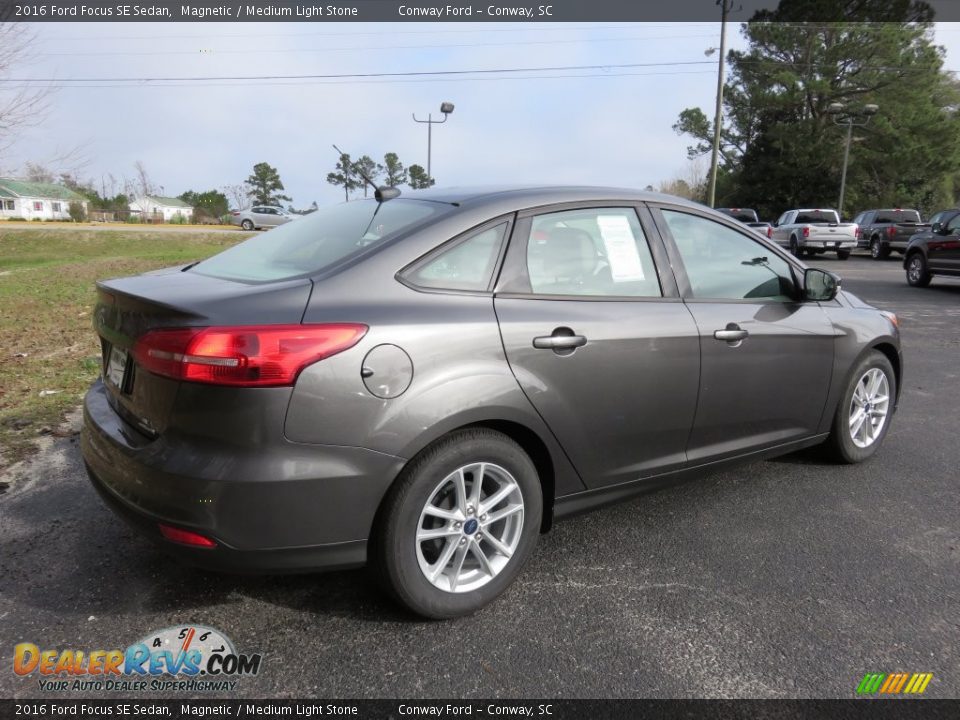 2016 Ford Focus SE Sedan Magnetic / Medium Light Stone Photo #3