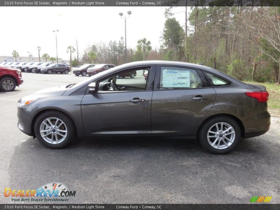 2016 Ford Focus SE Sedan Magnetic / Medium Light Stone Photo #7