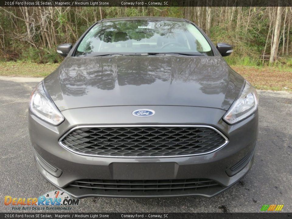 2016 Ford Focus SE Sedan Magnetic / Medium Light Stone Photo #9