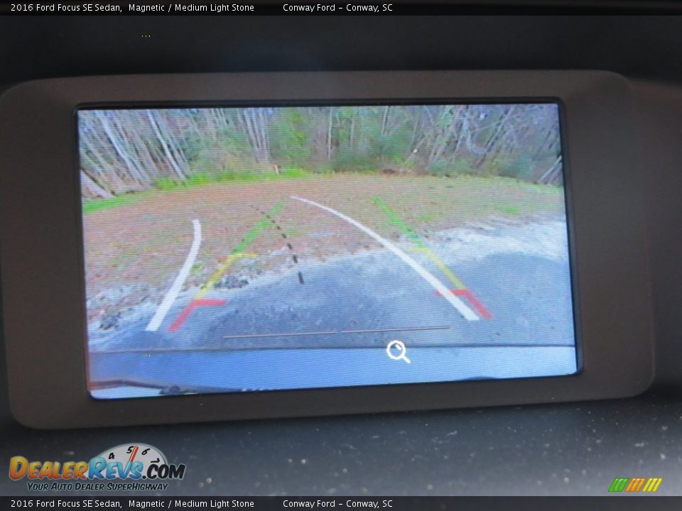 2016 Ford Focus SE Sedan Magnetic / Medium Light Stone Photo #26