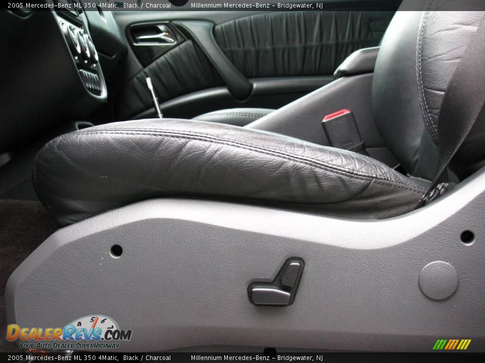 2005 Mercedes-Benz ML 350 4Matic Black / Charcoal Photo #10