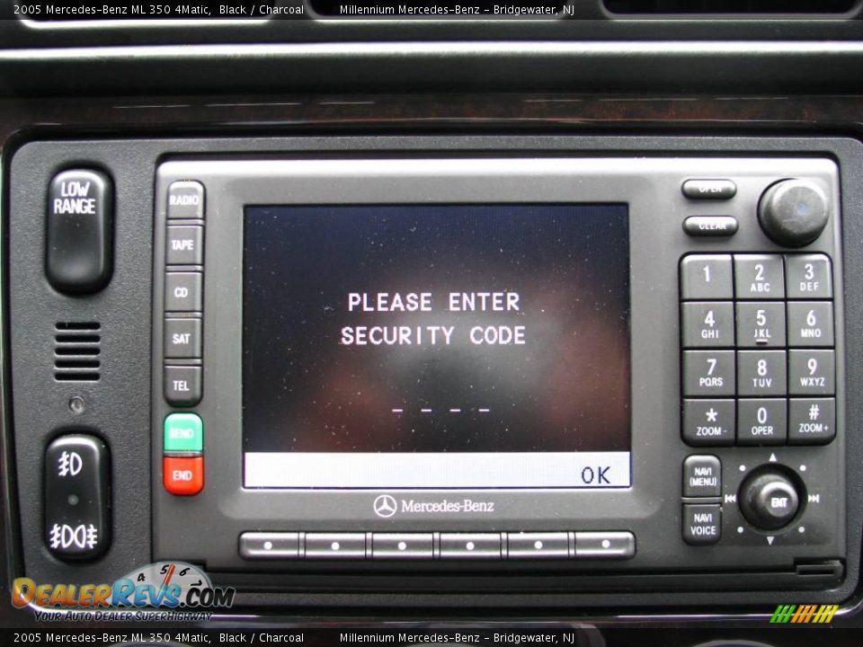2005 Mercedes-Benz ML 350 4Matic Black / Charcoal Photo #18