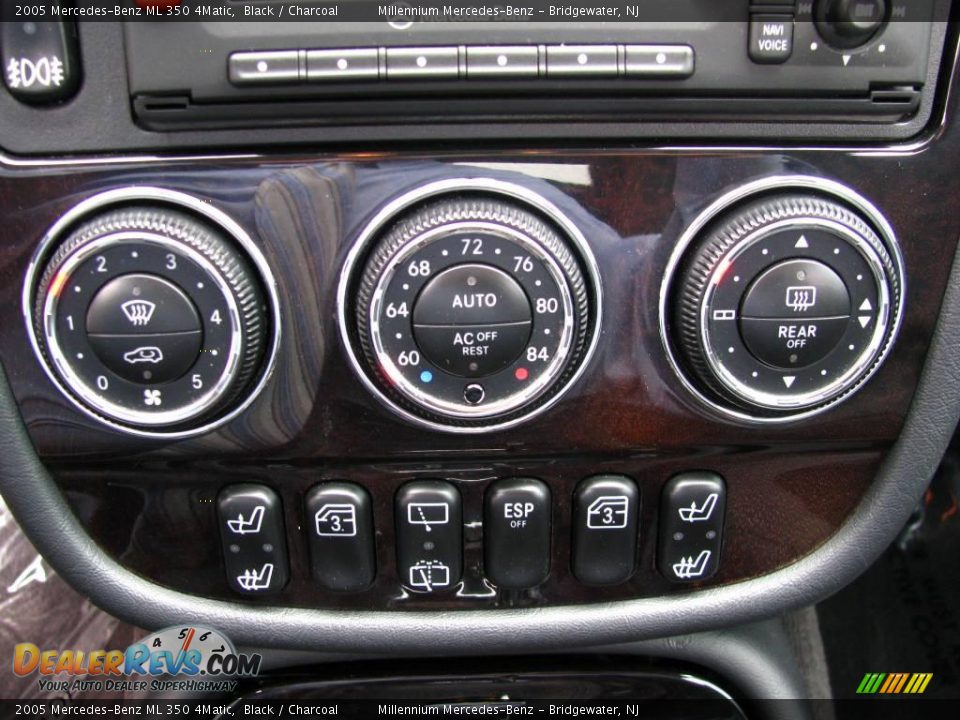 2005 Mercedes-Benz ML 350 4Matic Black / Charcoal Photo #19