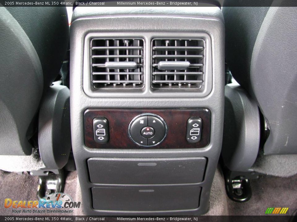 2005 Mercedes-Benz ML 350 4Matic Black / Charcoal Photo #22