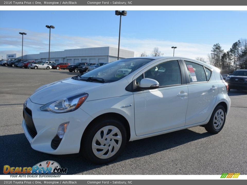 2016 Toyota Prius c One Moonglow / Ash/Black Photo #3