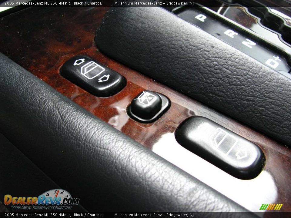 2005 Mercedes-Benz ML 350 4Matic Black / Charcoal Photo #26