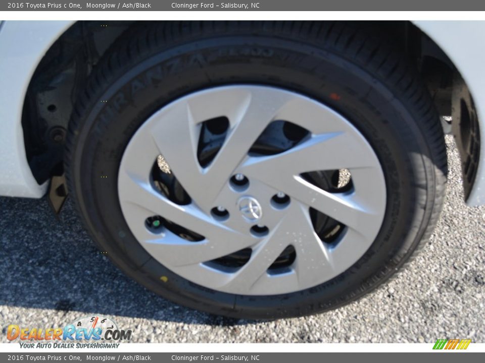 2016 Toyota Prius c One Moonglow / Ash/Black Photo #5