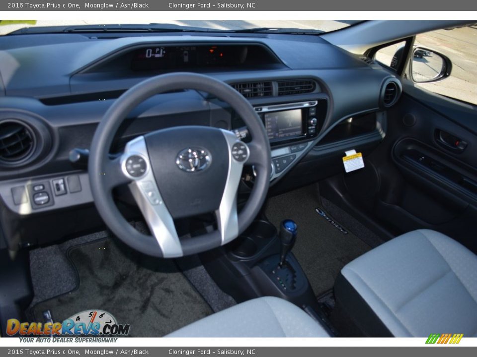 2016 Toyota Prius c One Moonglow / Ash/Black Photo #7