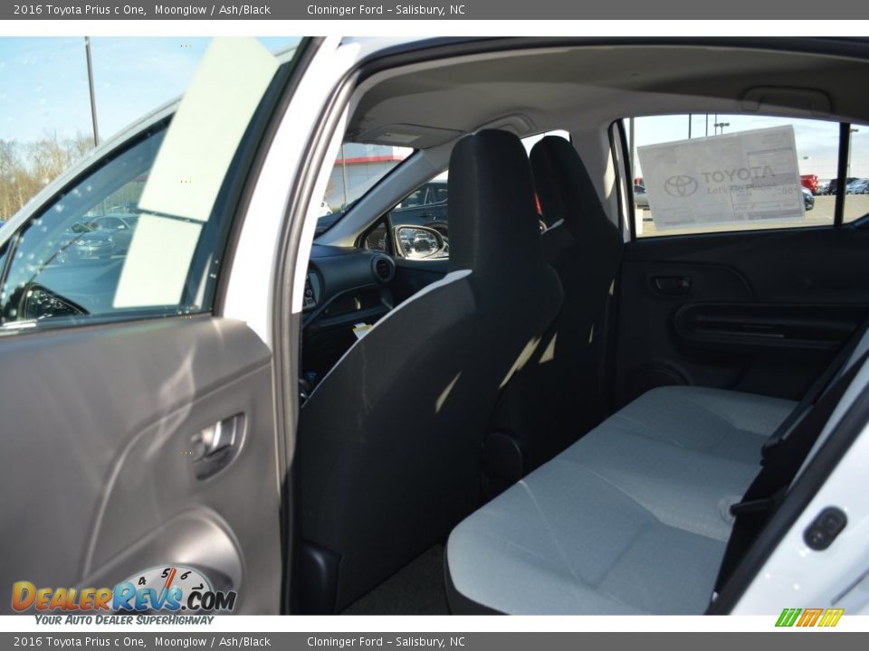 2016 Toyota Prius c One Moonglow / Ash/Black Photo #8