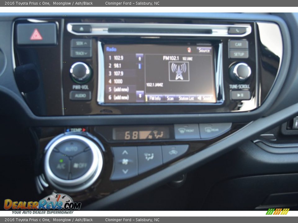 2016 Toyota Prius c One Moonglow / Ash/Black Photo #10