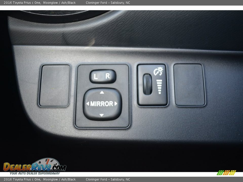 2016 Toyota Prius c One Moonglow / Ash/Black Photo #16