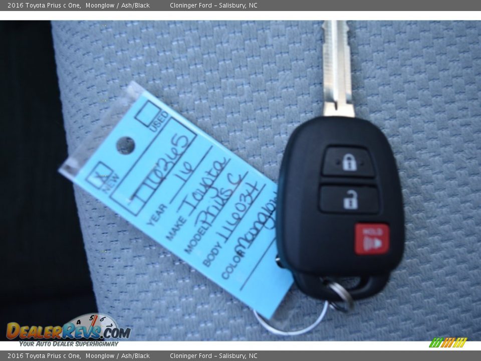 2016 Toyota Prius c One Moonglow / Ash/Black Photo #18