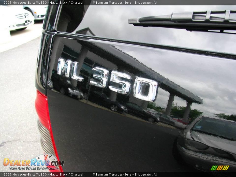 2005 Mercedes-Benz ML 350 4Matic Black / Charcoal Photo #27