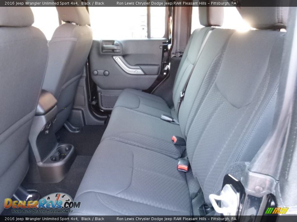 2016 Jeep Wrangler Unlimited Sport 4x4 Black / Black Photo #12