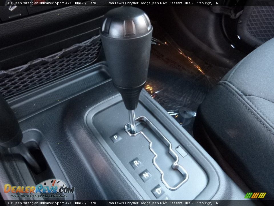 2016 Jeep Wrangler Unlimited Sport 4x4 Black / Black Photo #17