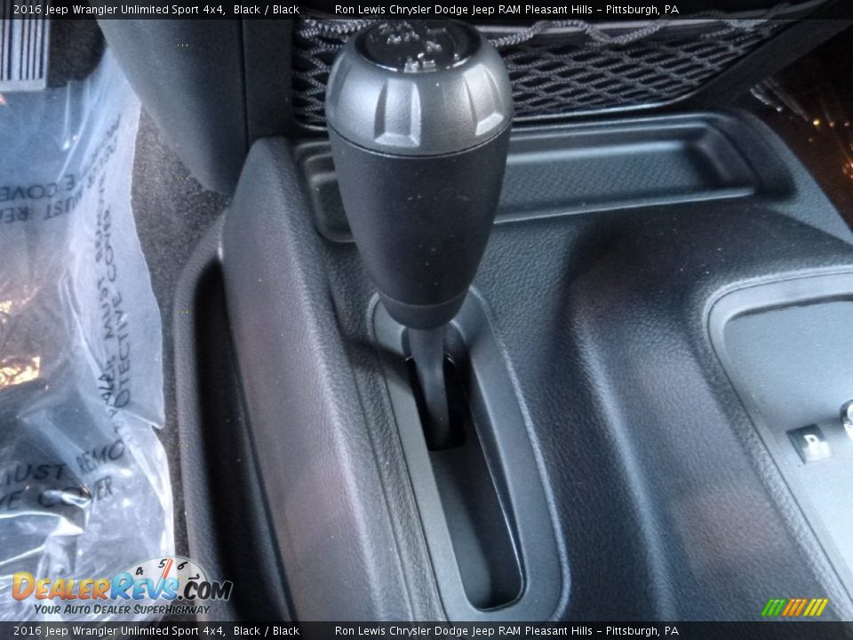 2016 Jeep Wrangler Unlimited Sport 4x4 Black / Black Photo #18