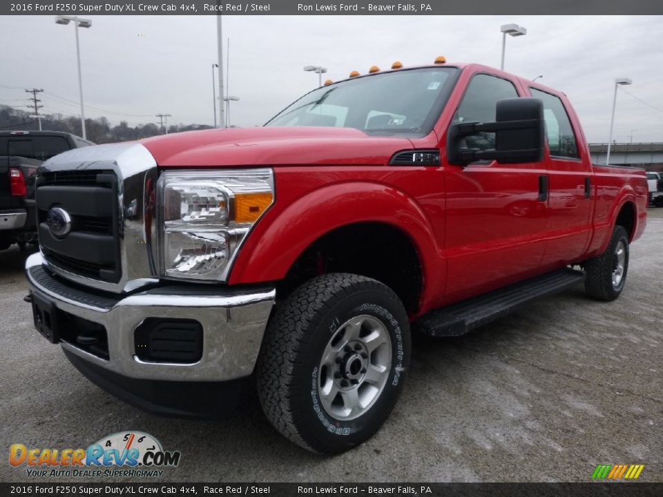 Front 3/4 View of 2016 Ford F250 Super Duty XL Crew Cab 4x4 Photo #9