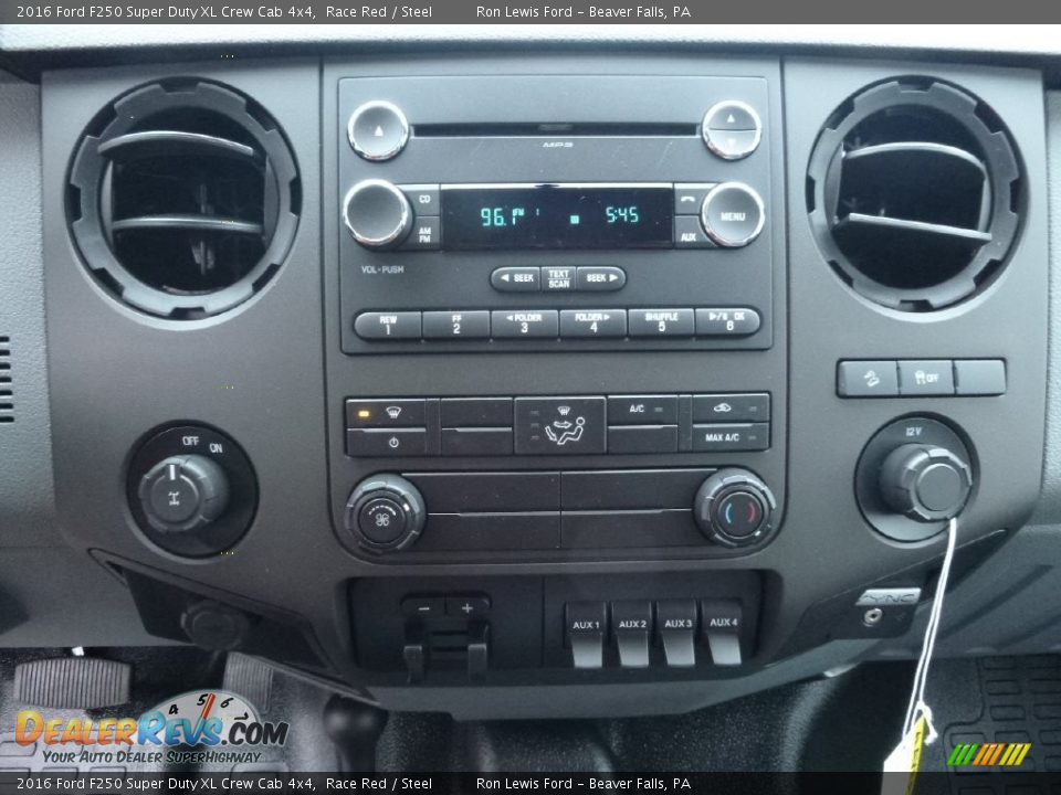 Controls of 2016 Ford F250 Super Duty XL Crew Cab 4x4 Photo #19