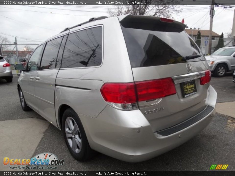 2009 Honda Odyssey Touring Silver Pearl Metallic / Ivory Photo #7