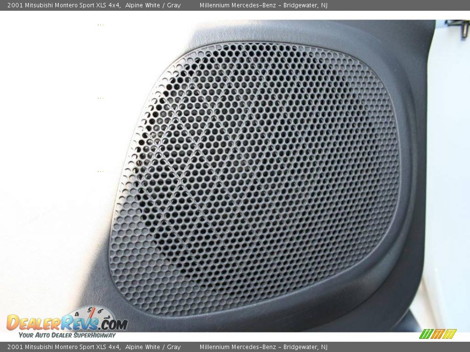 2001 Mitsubishi Montero Sport XLS 4x4 Alpine White / Gray Photo #9