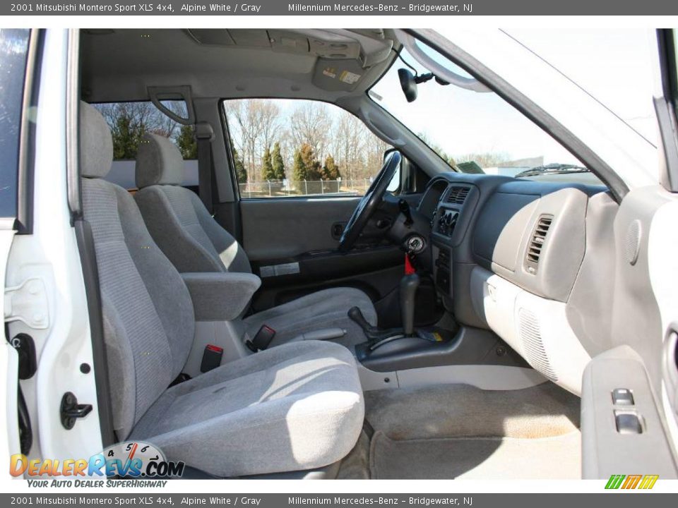 2001 Mitsubishi Montero Sport XLS 4x4 Alpine White / Gray Photo #11