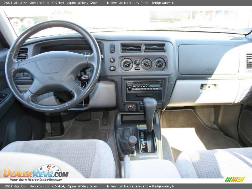 2001 Mitsubishi Montero Sport XLS 4x4 Alpine White / Gray Photo #12