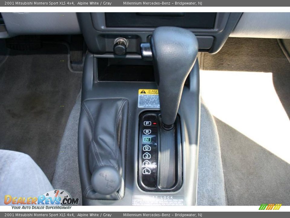 2001 Mitsubishi Montero Sport XLS 4x4 Alpine White / Gray Photo #16