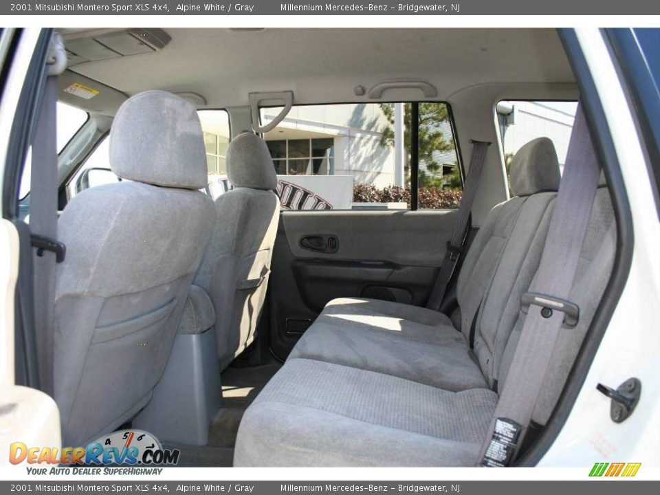 2001 Mitsubishi Montero Sport XLS 4x4 Alpine White / Gray Photo #17