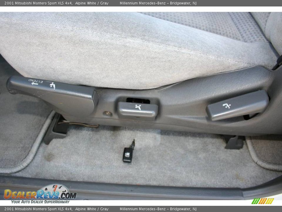 2001 Mitsubishi Montero Sport XLS 4x4 Alpine White / Gray Photo #20