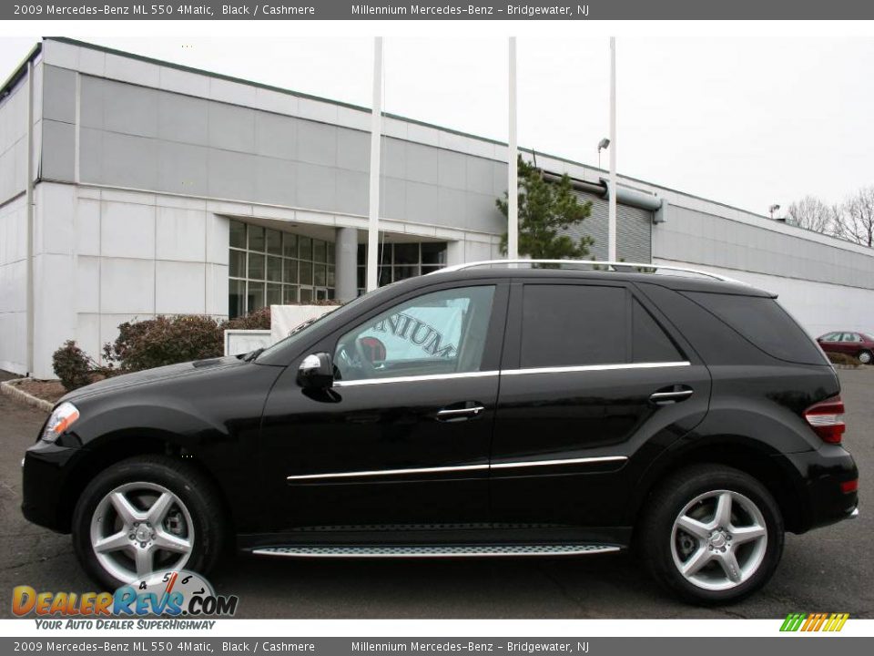 2009 Mercedes-Benz ML 550 4Matic Black / Cashmere Photo #4
