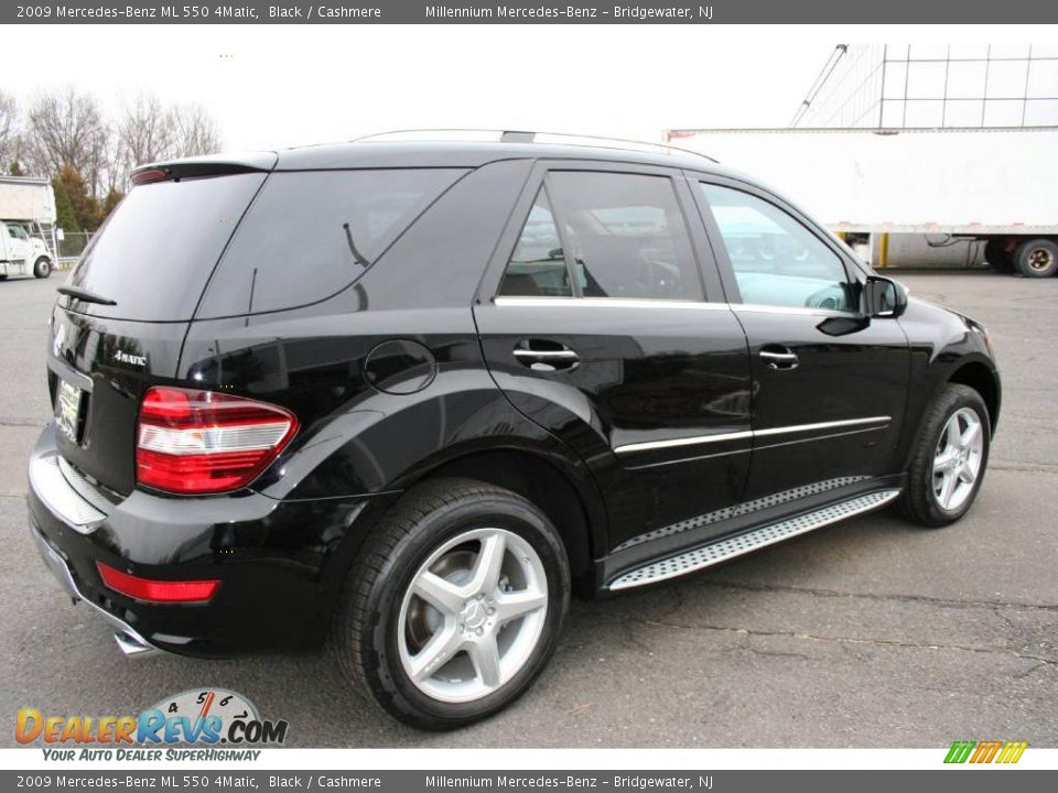 2009 Mercedes-Benz ML 550 4Matic Black / Cashmere Photo #5
