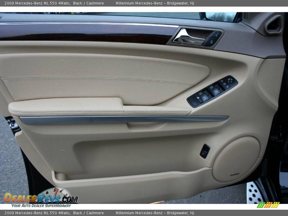 2009 Mercedes-Benz ML 550 4Matic Black / Cashmere Photo #8