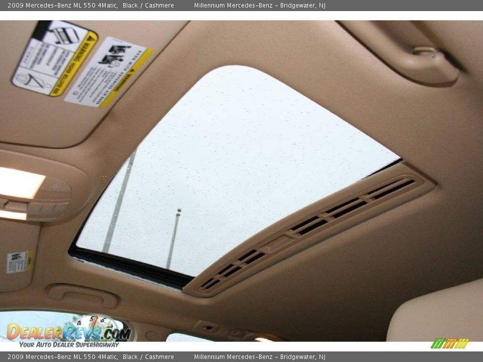 2009 Mercedes-Benz ML 550 4Matic Black / Cashmere Photo #16