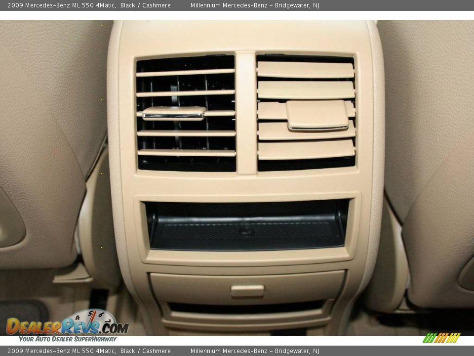 2009 Mercedes-Benz ML 550 4Matic Black / Cashmere Photo #18