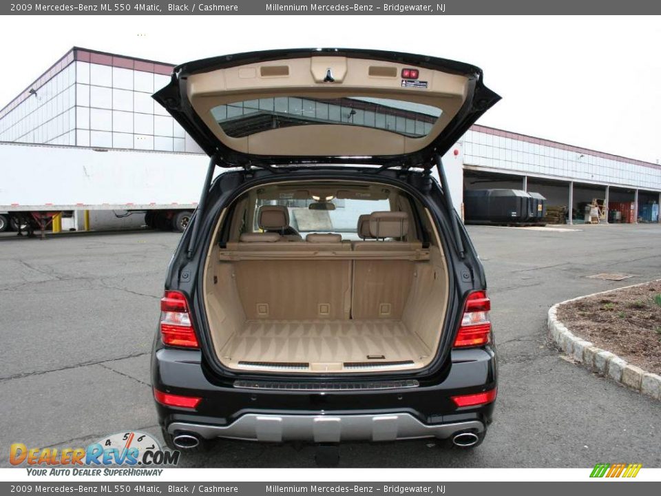 2009 Mercedes-Benz ML 550 4Matic Black / Cashmere Photo #19