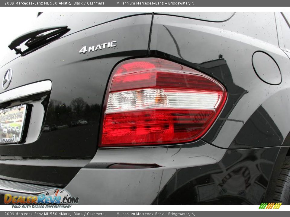 2009 Mercedes-Benz ML 550 4Matic Black / Cashmere Photo #20